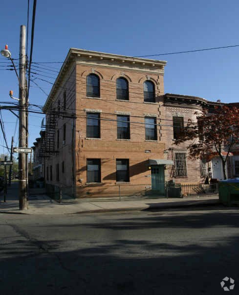 Primary Photo - 1120 Glenmore Ave