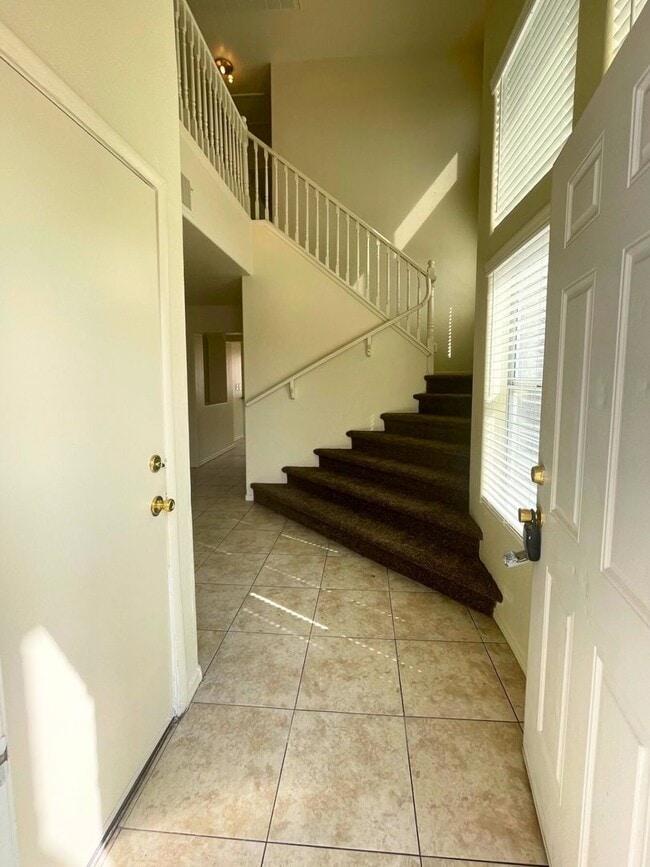 Foto del edificio - MOVE-IN READY 5BR/2.5BA SINGLE FAMILY HOME...