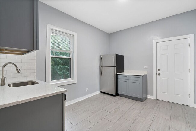 Building Photo - 4318 S Prairie Ave