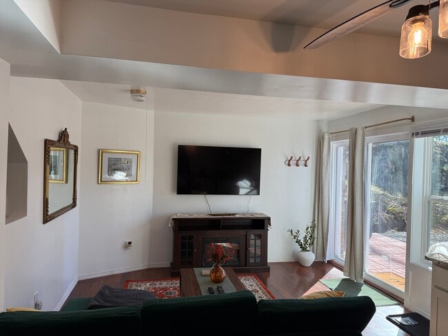 Foto del edificio - 452 Liberty Landing Dr