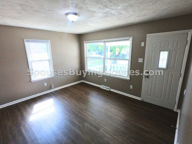 Building Photo - 2517 S McClure St