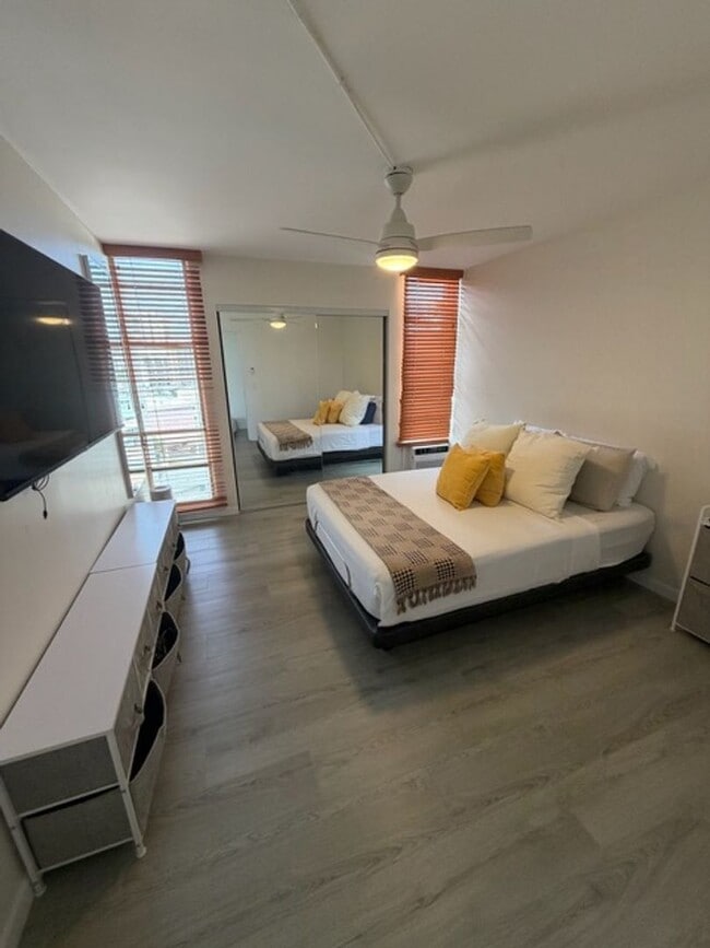 Building Photo - Fully Furnished Remodeled 1 bed w/ parking & views- Electric INCLUDED