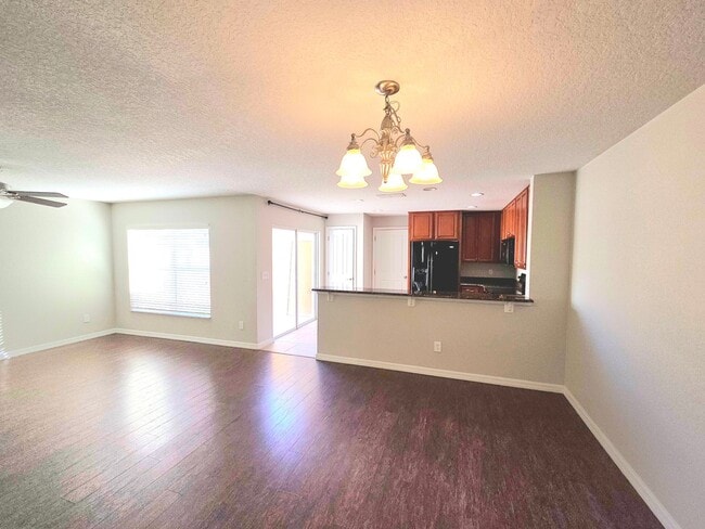 Foto del edificio - Avalon Park corner end Townhome featuring 3 bedrooms, 2.5 baths, plus office, and 2 car garage.