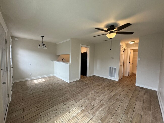 Foto del edificio - 2316 Andover Dr