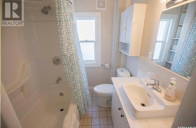 Building Photo - 630 Athabasca St W