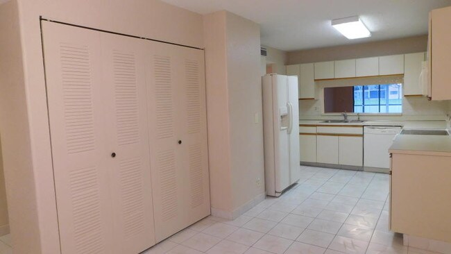 Building Photo - 5550 Witney Dr