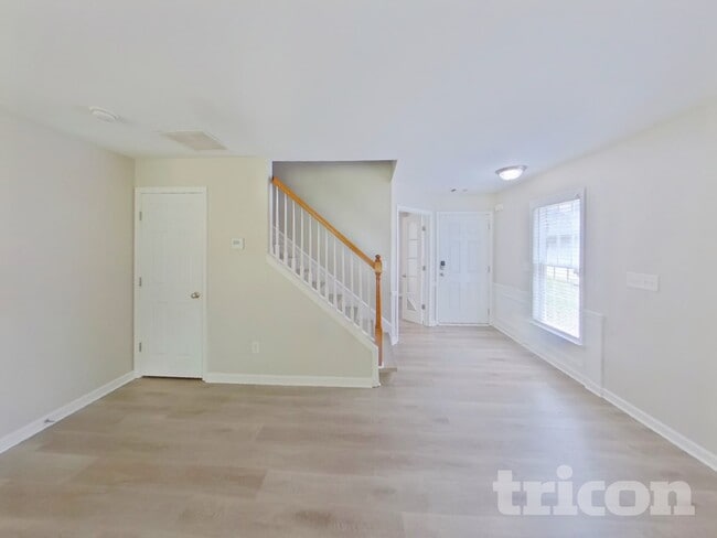 Building Photo - 3281 Saville St SW