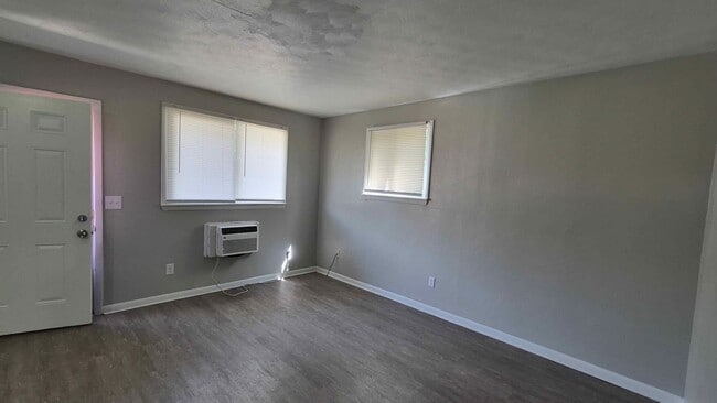 Building Photo - 262 E Nottingham Rd