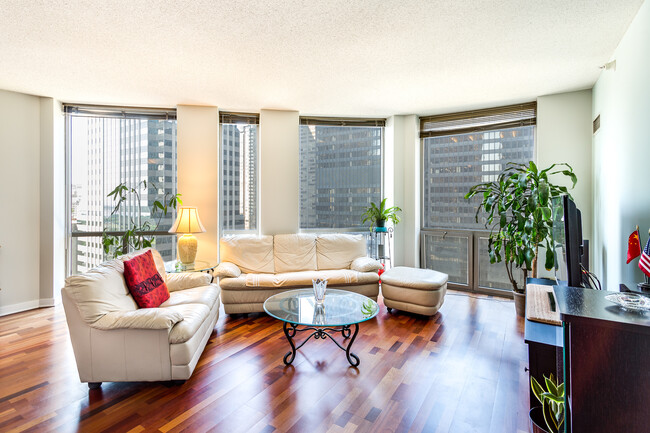 Foto del edificio - 222 N Columbus Dr