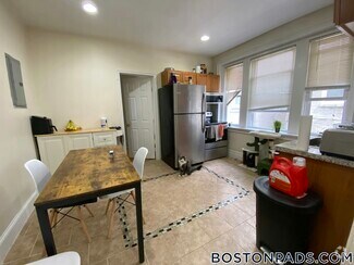 Building Photo - 244 Kelton St