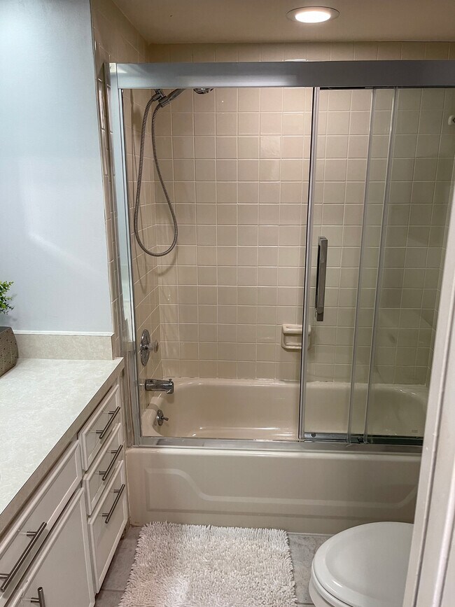 Building Photo - 5194 Lazy Oaks Dr