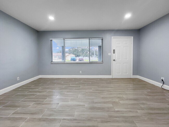 Building Photo - Beautiful Seminole Home with Large, Fully Fenced Backyard! | 3beds/1.5bath