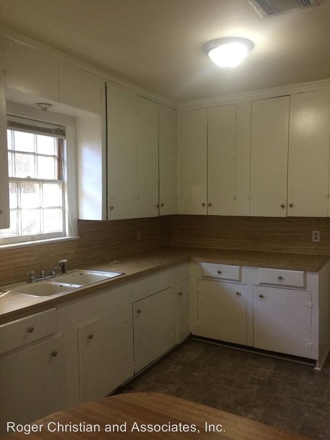 Building Photo - 2 br, 1 bath House - 231 E. McCormick Street