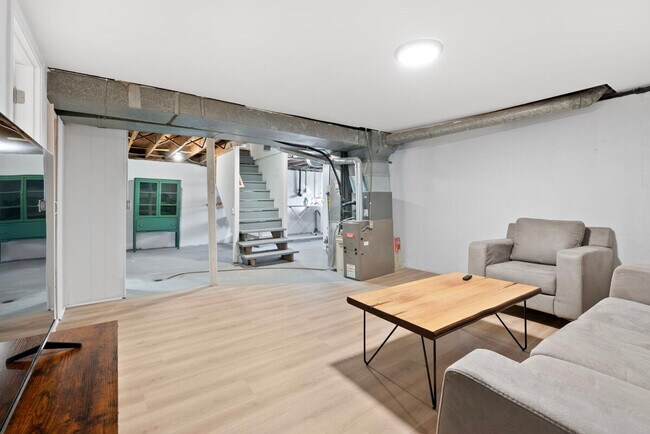 Building Photo - 310 Aubuchon St