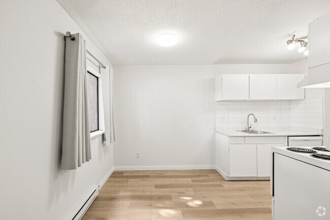1 chambre, 1 salle de bain - 694 pi² - Salle à manger - Pinetree Apartments