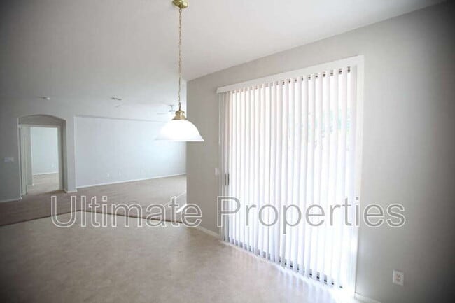 Building Photo - 14101 W Windrose Dr