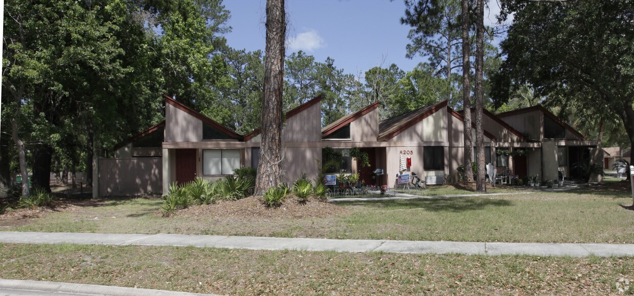 Villa Pines at Baymeadows Apartments in Jacksonville, FL