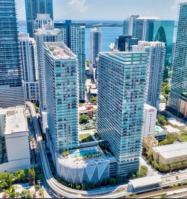 Building Photo - 1111 SW 1st Ave