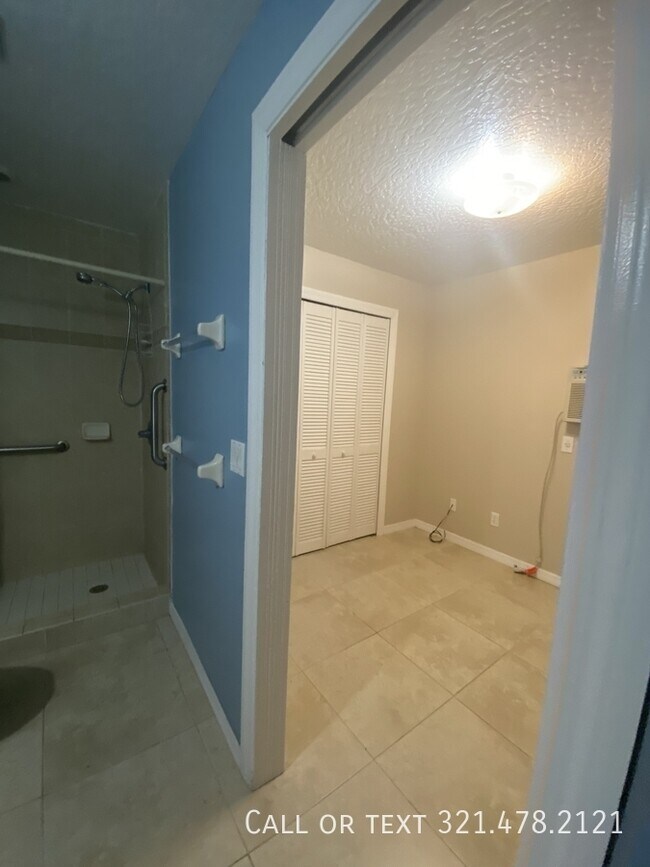 Foto del edificio - 611 Americana Blvd NE