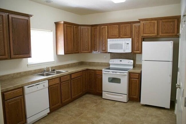 KITCHEN - Turtle Creek Apartments