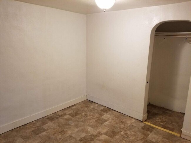 Building Photo - 170 2nd St apt 4