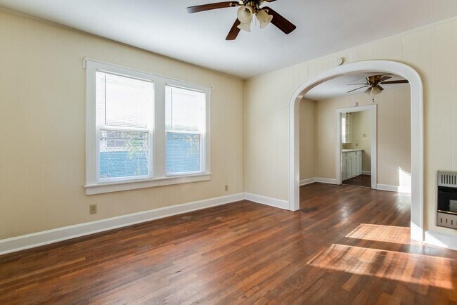 Foto del edificio - 922 E 51st St