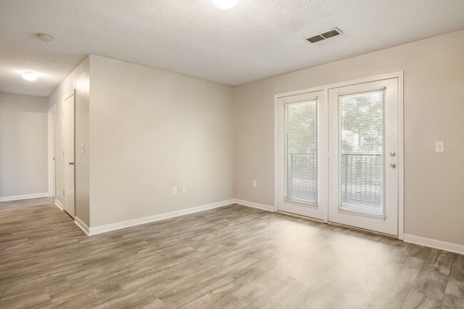 Living Area - Pointe at 731