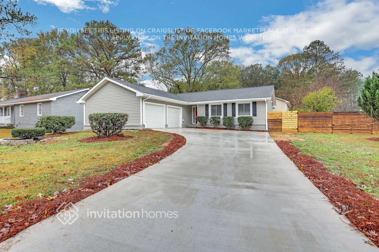 Primary Photo - 565 Lakeridge Cir SE