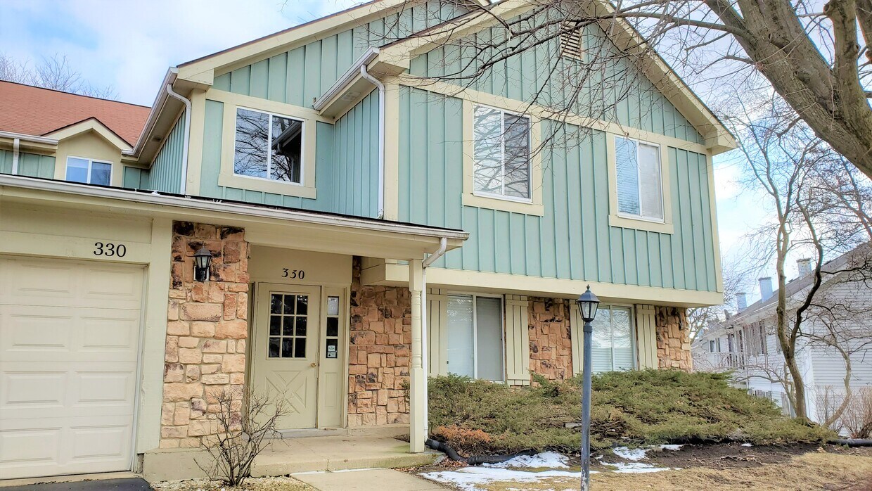 Primary Photo - 330 Springlake Ln