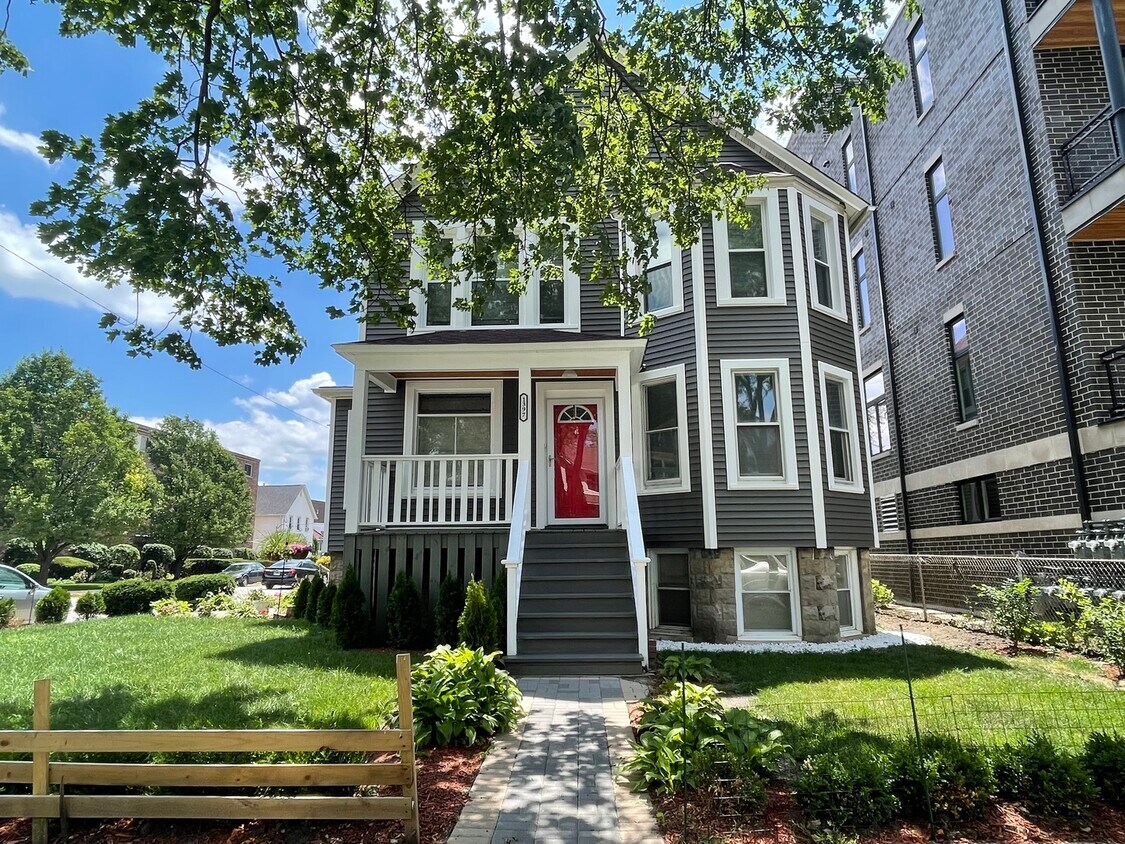 1397 Brown St Unit 1, Des Plaines, IL 60016 Room for Rent in Des