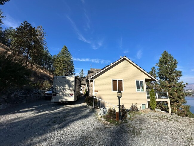 Foto del edificio - Fully Furnished Home in Chelan!  Half off ...