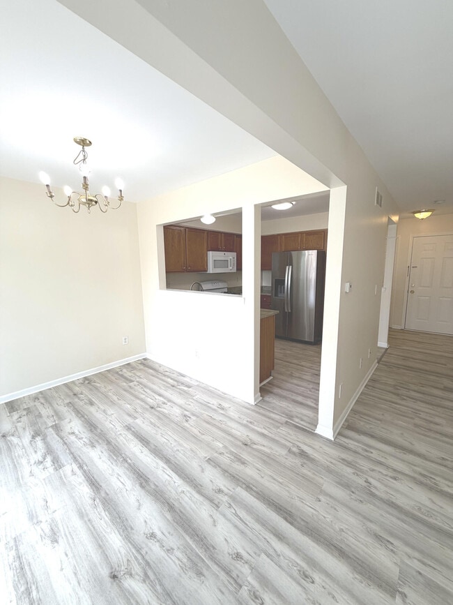 Building Photo - 3112 Village Cir N