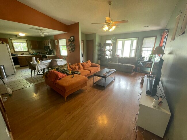 Building Photo - 160 N Moonglow Ln
