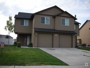 Building Photo - 802-804 NE Larch Ave
