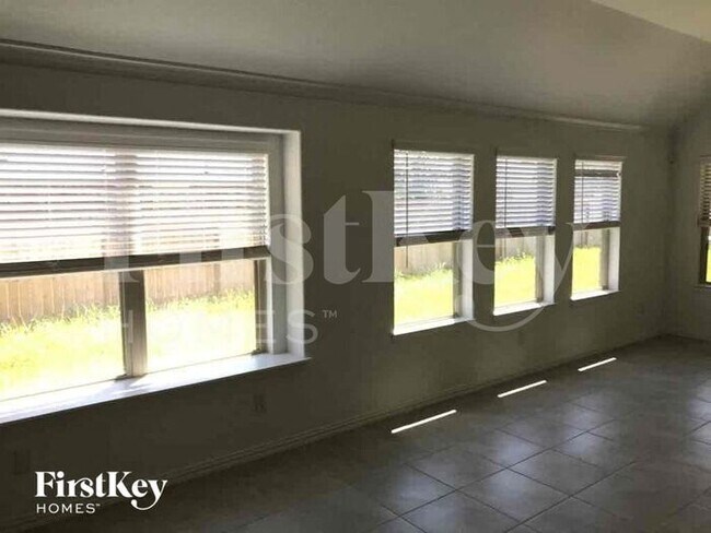 Foto del edificio - 15126 Arlington Park Ave