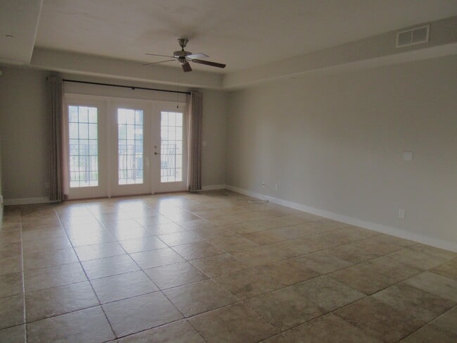 Building Photo - 424 Luna Bella Ln