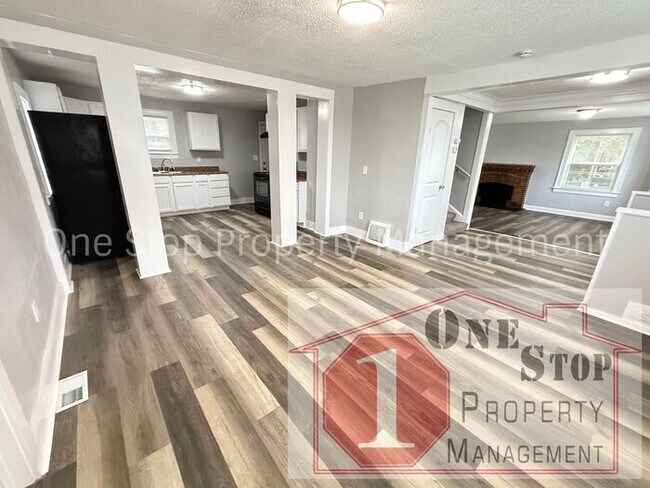 Foto del edificio - Beautiful 4 Bedroom 3 Bathroom Home in Kan...