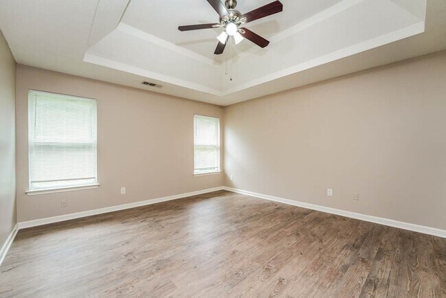 Foto del edificio - 4943 Bryant Dr