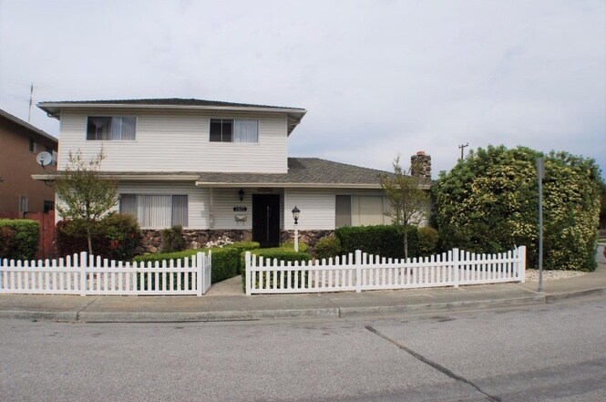 Foto principal - 2825 Malabar Ave