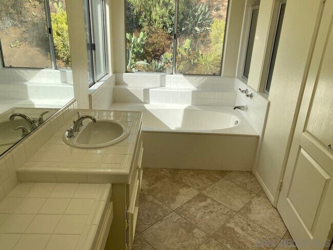 Building Photo - 15710 Hidden Valley Dr