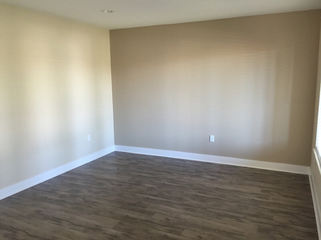 Foto principal - Riverside Home 4bd/ 2ba