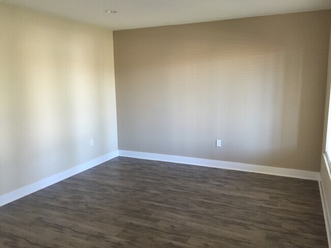 Foto del edificio - 4Bd/2ba House - Riverside Home