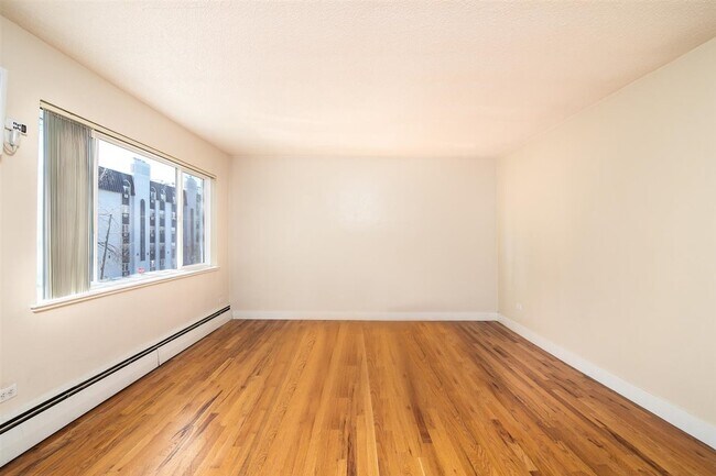 Foto del edificio - 900 N Washington St