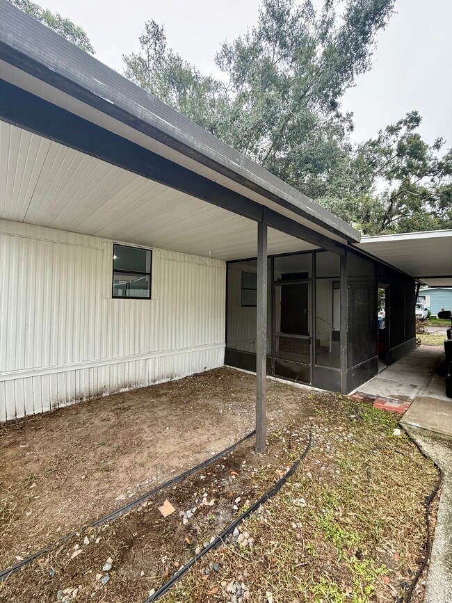 Building Photo - 516 De Resine Carre St