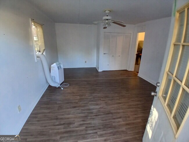 Building Photo - 218 Hunt St