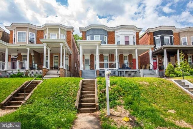 Front of house - 4662 Kernwood Ave
