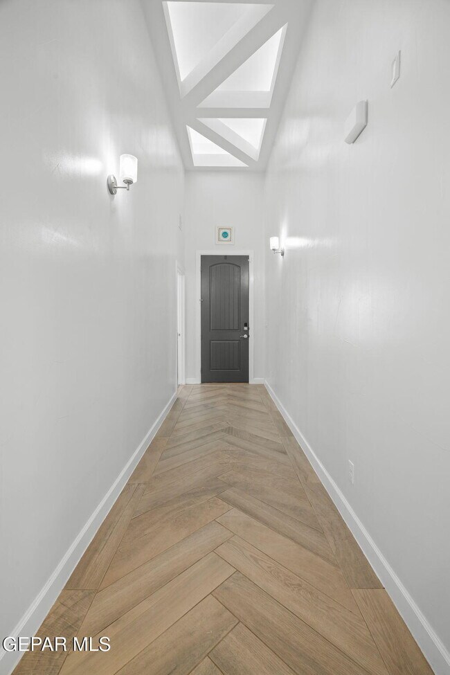 Foto del edificio - 14640 Charles Foster Ave