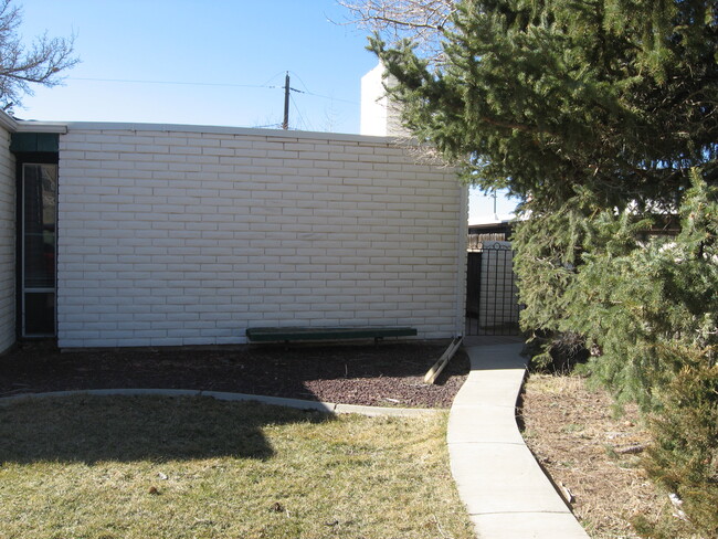 Building Photo - 982 Spruce St