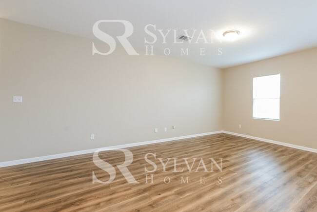 Building Photo - Don't miss your chance to make this 3BR | 2BA house your HOME!