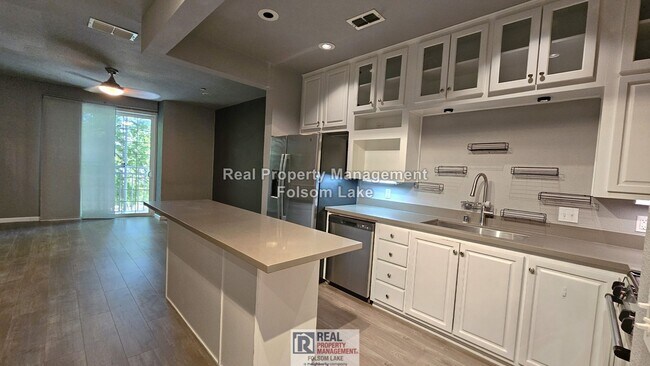 Foto del edificio - 405 Harriet Ln